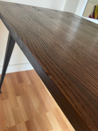 Mesa industrial madera oscura patas negras