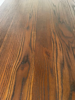 Mesa industrial madera oscura patas negras