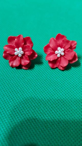 Pendientes rojos flor perlas nuevos