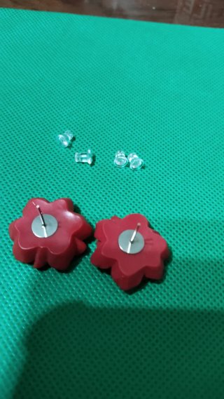 Pendientes rojos flor perlas nuevos