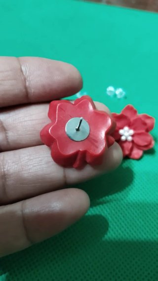 Pendientes rojos flor perlas nuevos