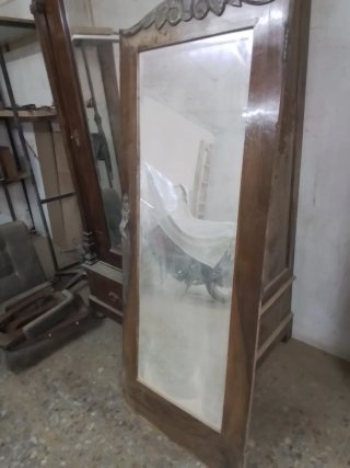 Puerta de espejo vintage de madera