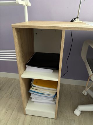 Escritorio de madera en L