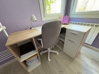 Escritorio de madera en L
