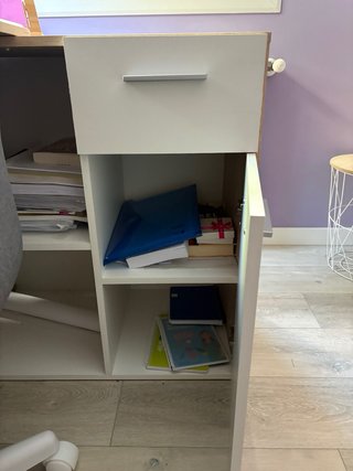Escritorio de madera en L