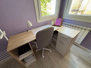 Escritorio de madera en L