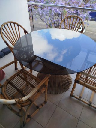 Mesa redonda cristal y bambú