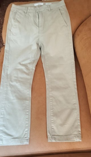 Pantalón beige talla 38