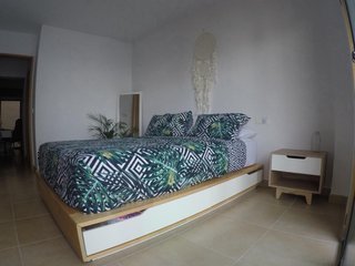 Cama Ikea Mandal 150-160cm con luz led atenuable