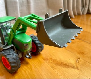 Tractor Schleich con remolque y pala