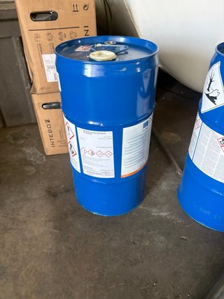 Bidón azul 30L, tengo 9, los vendo a 6€,