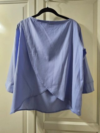 Blusa azul manga francesa