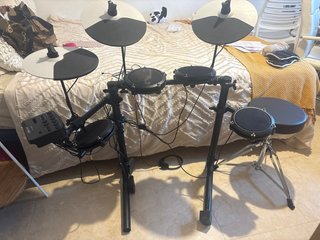 Batería Electrónica Alesis Debut Kit