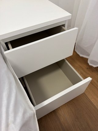 Comodino bianco Ikea disponibile in due