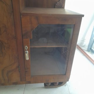 Mueble clásico madera y cristal