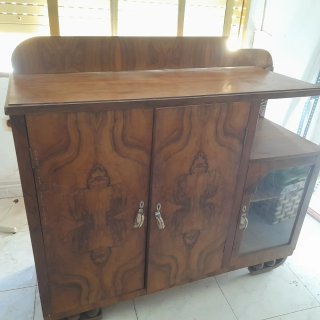 Mueble clásico madera y cristal
