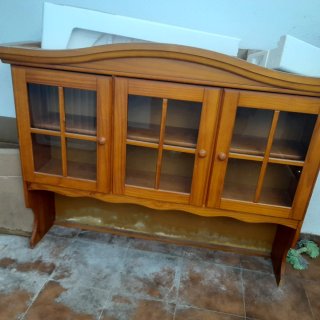 Mueble clásico madera y cristal
