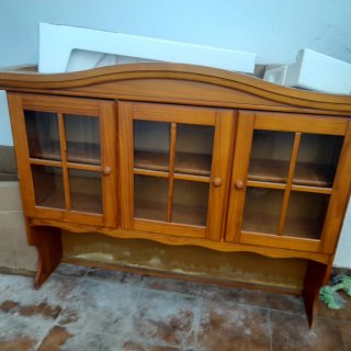 Mueble clásico madera y cristal