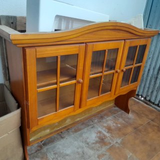 Mueble clásico madera y cristal