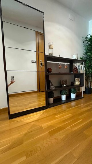 Zapatero con espejo y mueble entrada casa