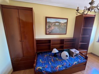 Cama nido con armario y estantería
