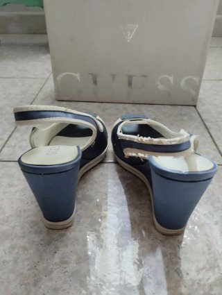 Sandali Guess donna blu e bianche