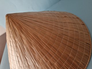 Nón Lá cappello conico vietnamita di paglia