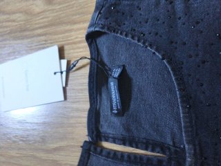 Top Stradivarius negro con brillos