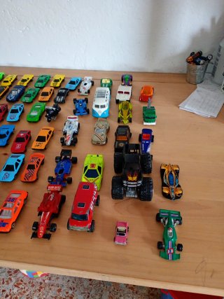 Lote variado 63 coches de juguete