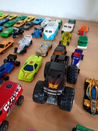 Lote variado 63 coches de juguete