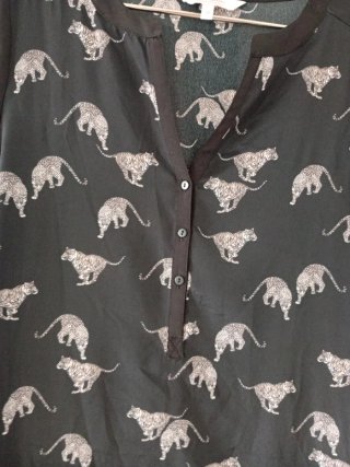 Vestido negro estampado de leopardos