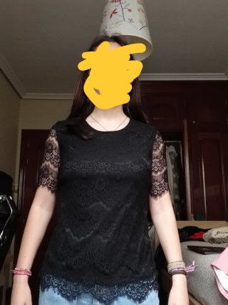 Camiseta negra de encaje