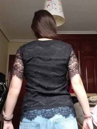 Camiseta negra de encaje