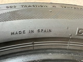 Neumáticos Bridgestone 245/45/19 102Y