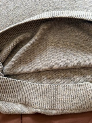 Jersey de punto beige y gris de ZARA