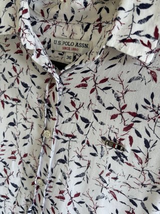 Camisa U.S. Polo fluida estampada Talla S