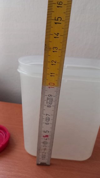 Contenitore sale Tupperware rosso trasparente