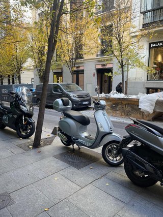 Vespa Primavera 49cc Plata Automática