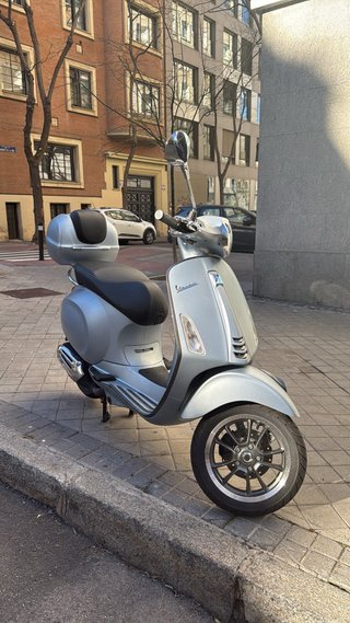 Vespa Primavera 49cc Plata Automática