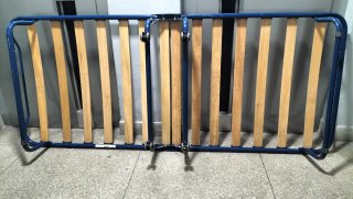 Cama Plegable Azul y Madera