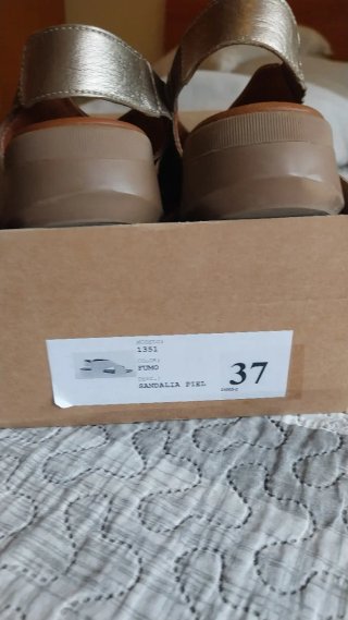 Sandalias piel doradas cruzadas mujer