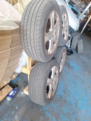 4 Llantas con Neumáticos Peugeot 407