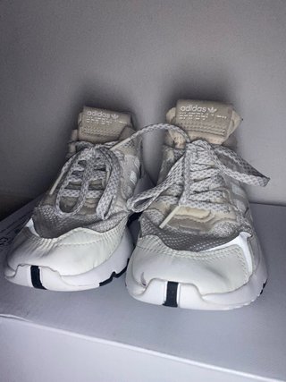Zapatillas Adidas Niño Beige y Blanco