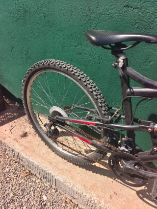 Bicicleta de Montaña Negra y Roja