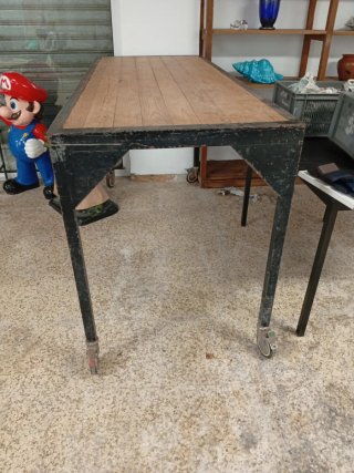 Mesa industrial hierro y madera