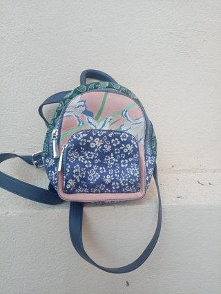 Mochila Parfois floral cómoda