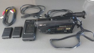 Cámara Panasonic R33 VHS-C Slim Palmcorder