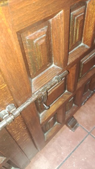 Mueble antiguo 3 puertas y 3 cajones