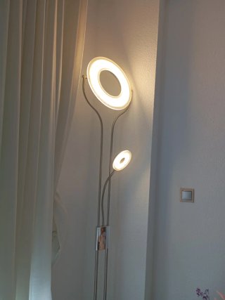 Lámpara de pie moderna plateada