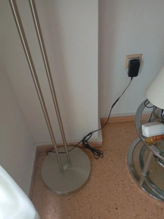 Lámpara de pie moderna plateada
